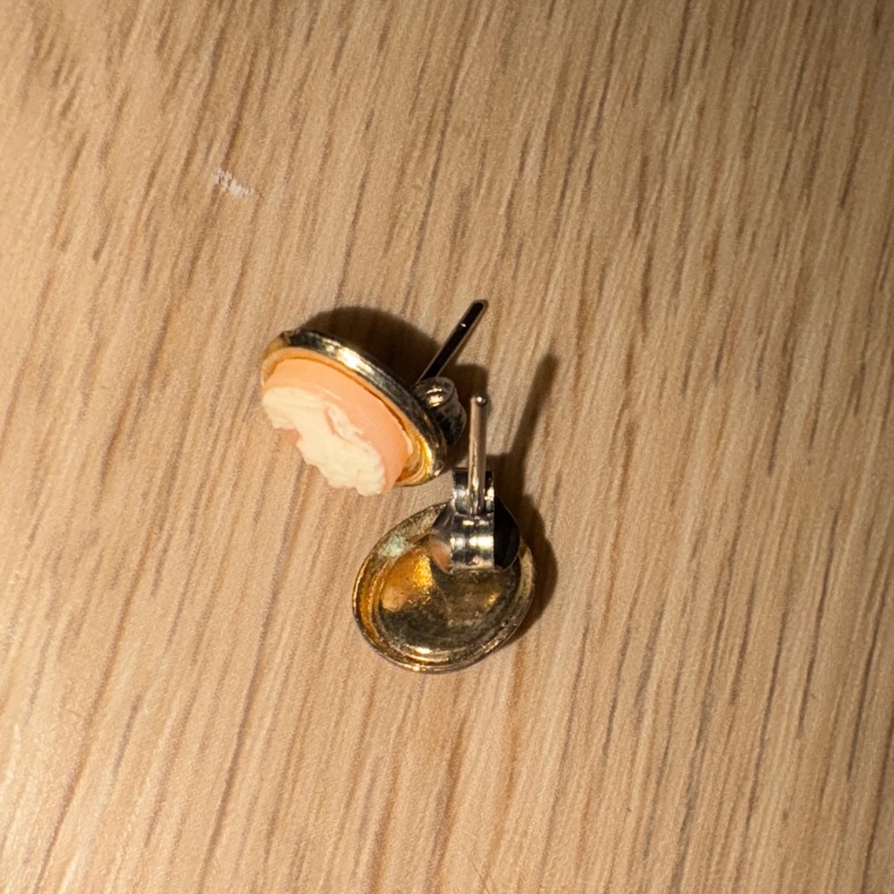 Elegant Cameo Stud Earrings - Picture 6 of 6